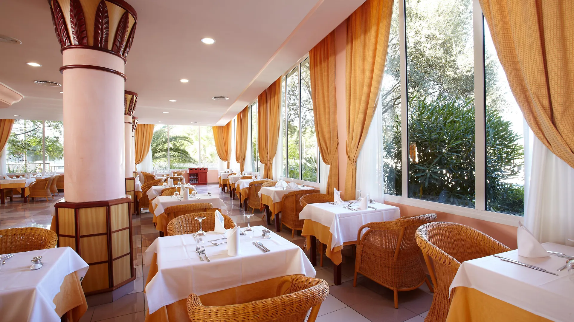 Grupotel Santa Eularia & Spa - Adults Only Santa Eulalia del Río 4*,  España